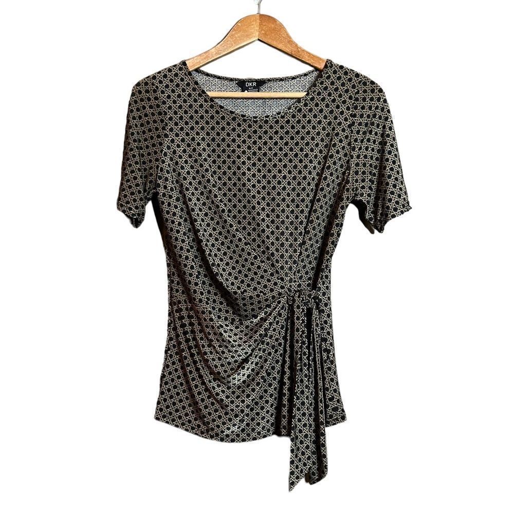 3 for $30! DKR patterned short sleeve blouse‎
